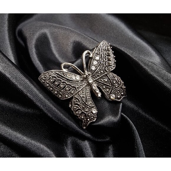 Vintage-Inspired Silver-Tone Butterfly Brooch With Rhinestone Accents Elegant - Picture 2 of 5